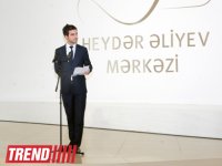 Лейла Алиева ознакомилась с выставкой выдающегося фотографа XX века Анри Картье-Брессона  в Центре Гейдара Алиева (ФОТО)