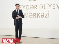 Лейла Алиева ознакомилась с выставкой выдающегося фотографа XX века Анри Картье-Брессона  в Центре Гейдара Алиева (ФОТО)