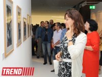 Лейла Алиева ознакомилась с выставкой выдающегося фотографа XX века Анри Картье-Брессона  в Центре Гейдара Алиева (ФОТО)