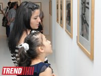 Лейла Алиева ознакомилась с выставкой выдающегося фотографа XX века Анри Картье-Брессона  в Центре Гейдара Алиева (ФОТО)