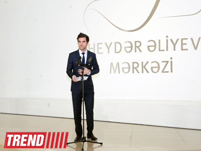 Лейла Алиева ознакомилась с выставкой выдающегося фотографа XX века Анри Картье-Брессона  в Центре Гейдара Алиева (ФОТО)