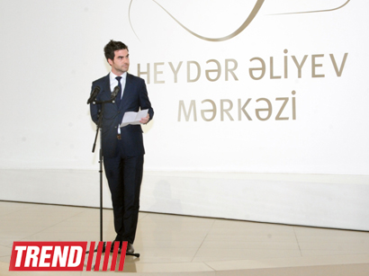 Лейла Алиева ознакомилась с выставкой выдающегося фотографа XX века Анри Картье-Брессона  в Центре Гейдара Алиева (ФОТО)