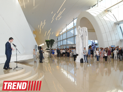 Лейла Алиева ознакомилась с выставкой выдающегося фотографа XX века Анри Картье-Брессона  в Центре Гейдара Алиева (ФОТО)