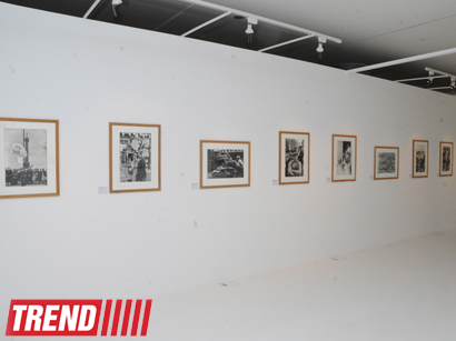 Лейла Алиева ознакомилась с выставкой выдающегося фотографа XX века Анри Картье-Брессона  в Центре Гейдара Алиева (ФОТО)