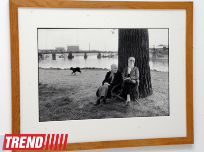 Лейла Алиева ознакомилась с выставкой выдающегося фотографа XX века Анри Картье-Брессона  в Центре Гейдара Алиева (ФОТО)