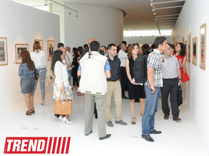 Лейла Алиева ознакомилась с выставкой выдающегося фотографа XX века Анри Картье-Брессона  в Центре Гейдара Алиева (ФОТО)