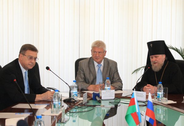 Сохранение духовности России и Азербайджана - круглый стол в Баку (ФОТО)