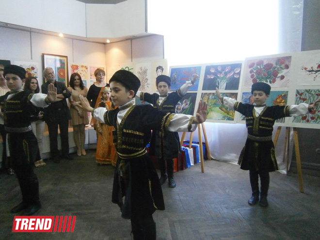 В Баку открылась выставка детского творчества "Müstəqil Vətənin işıqları" (ФОТО)