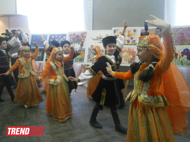 В Баку открылась выставка детского творчества "Müstəqil Vətənin işıqları" (ФОТО)