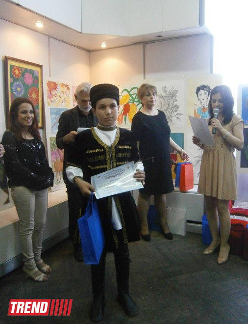 В Баку открылась выставка детского творчества "Müstəqil Vətənin işıqları" (ФОТО)