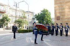Президент Ильхам Алиев посетил монумент, воздвигнутый в честь Азербайджанской Демократической Республики  (ФОТО)