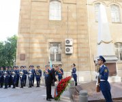 Президент Ильхам Алиев посетил монумент, воздвигнутый в честь Азербайджанской Демократической Республики  (ФОТО)