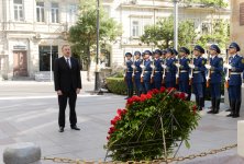 Президент Ильхам Алиев посетил монумент, воздвигнутый в честь Азербайджанской Демократической Республики  (ФОТО)