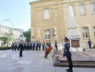 Президент Ильхам Алиев посетил монумент, воздвигнутый в честь Азербайджанской Демократической Республики  (ФОТО)