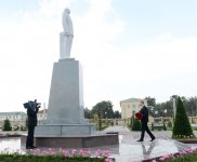 Президент Азербайджана прибыл в Нефтчалинский район (ФОТО)