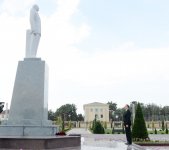 Президент Азербайджана прибыл в Нефтчалинский район (ФОТО)