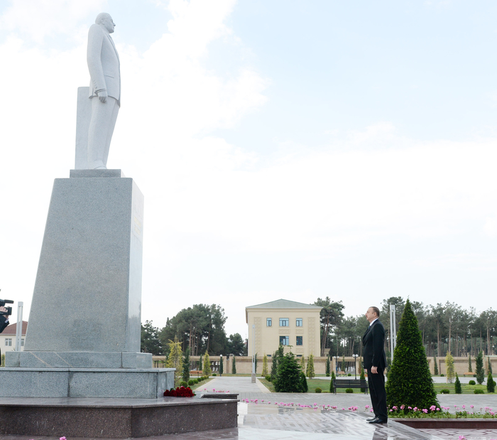 Президент Азербайджана прибыл в Нефтчалинский район (ФОТО)