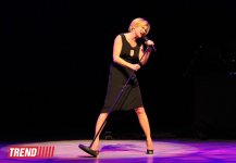 Баку увидел новую Патрисию Каас – озорную и взрывную: потрясающий концерт "Kaas Chante Piaf" (ФОТО)