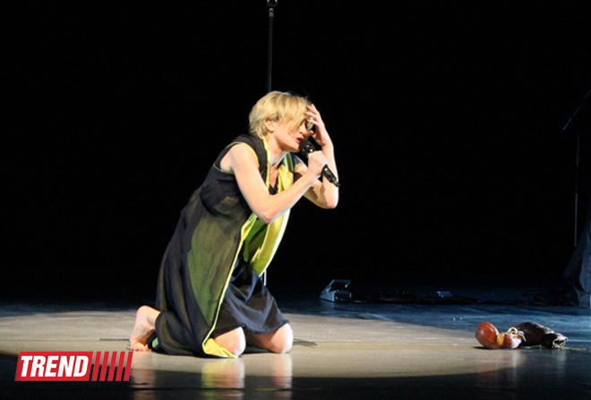 Баку увидел новую Патрисию Каас – озорную и взрывную: потрясающий концерт "Kaas Chante Piaf" (ФОТО)