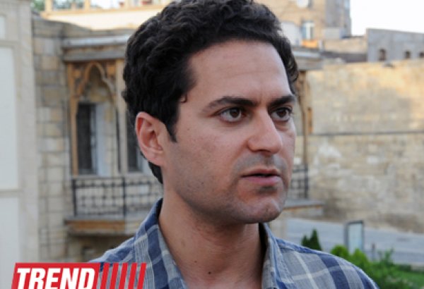 В галерее YAY открылась персональная выставка иранского концептуального художника Махмуда Бахши “TalkCloud” (ФОТО)