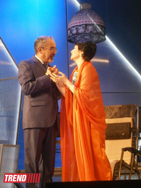 Бакинская русдрама откроет театральный сезон постановкой "В хрустальном дворце" (ФОТО)