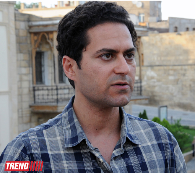 В галерее YAY открылась персональная выставка иранского концептуального художника Махмуда Бахши “TalkCloud” (ФОТО)