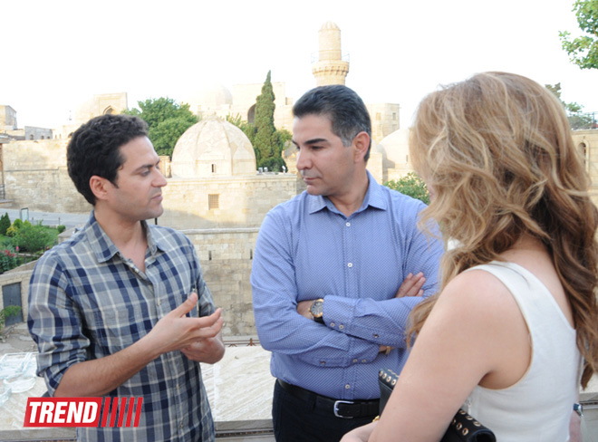 В галерее YAY открылась персональная выставка иранского концептуального художника Махмуда Бахши “TalkCloud” (ФОТО)