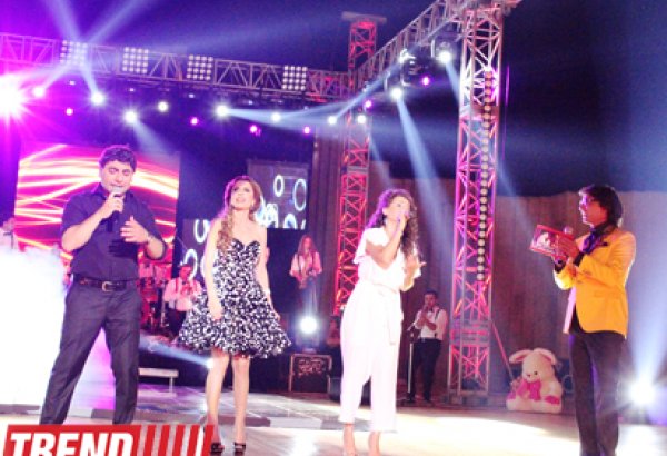 Нури Охлаждающий и Джейн представили в Баку красочное шоу "Скажи, что люблю" (ФОТО)