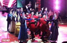 Нури Охлаждающий и Джейн представили в Баку красочное шоу "Скажи, что люблю" (ФОТО)