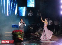 Нури Охлаждающий и Джейн представили в Баку красочное шоу "Скажи, что люблю" (ФОТО)