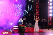 Нури Охлаждающий и Джейн представили в Баку красочное шоу "Скажи, что люблю" (ФОТО)