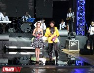 Нури Охлаждающий и Джейн представили в Баку красочное шоу "Скажи, что люблю" (ФОТО)