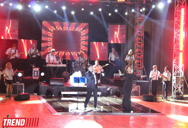 Нури Охлаждающий и Джейн представили в Баку красочное шоу "Скажи, что люблю" (ФОТО)