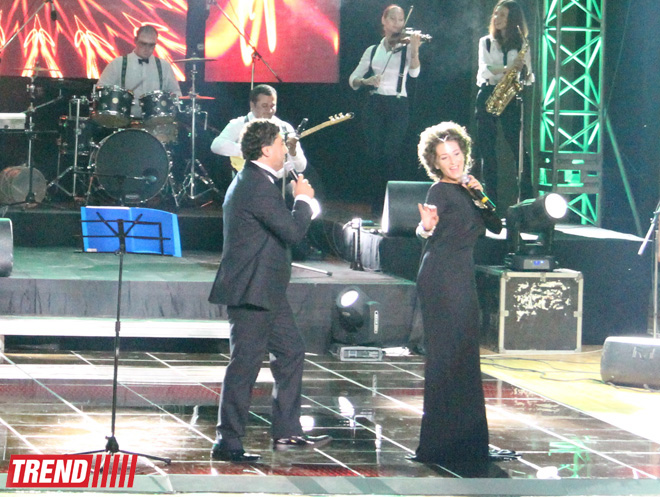 Нури Охлаждающий и Джейн представили в Баку красочное шоу "Скажи, что люблю" (ФОТО)