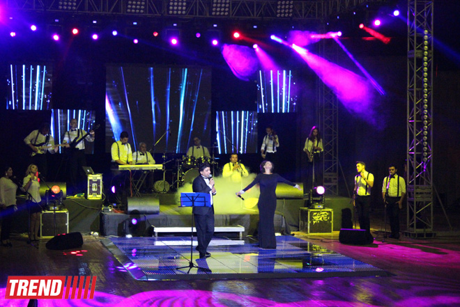 Нури Охлаждающий и Джейн представили в Баку красочное шоу "Скажи, что люблю" (ФОТО)