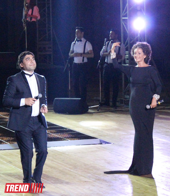 Нури Охлаждающий и Джейн представили в Баку красочное шоу "Скажи, что люблю" (ФОТО)