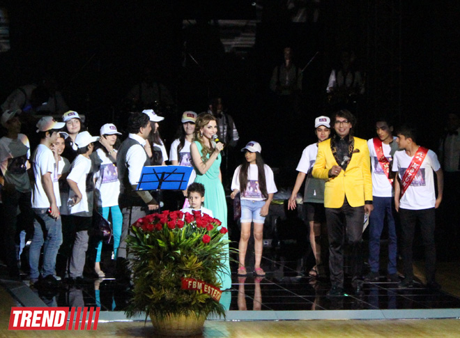 Нури Охлаждающий и Джейн представили в Баку красочное шоу "Скажи, что люблю" (ФОТО)