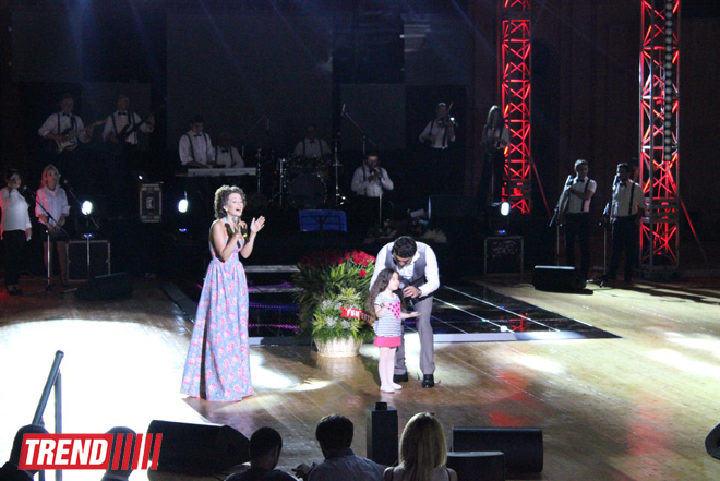 Нури Охлаждающий и Джейн представили в Баку красочное шоу "Скажи, что люблю" (ФОТО)
