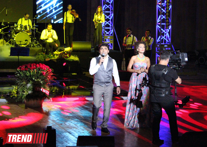 Нури Охлаждающий и Джейн представили в Баку красочное шоу "Скажи, что люблю" (ФОТО)