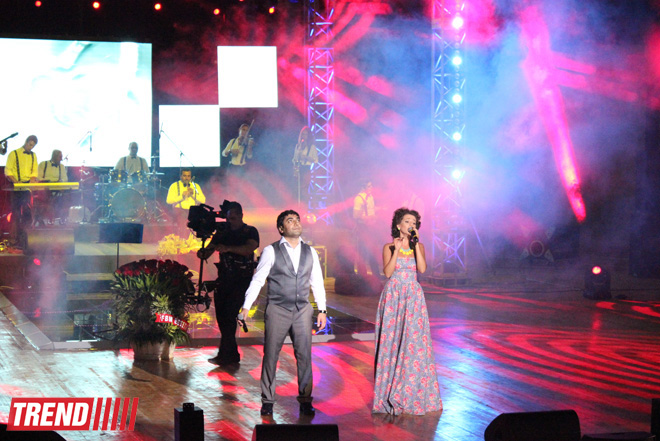 Нури Охлаждающий и Джейн представили в Баку красочное шоу "Скажи, что люблю" (ФОТО)