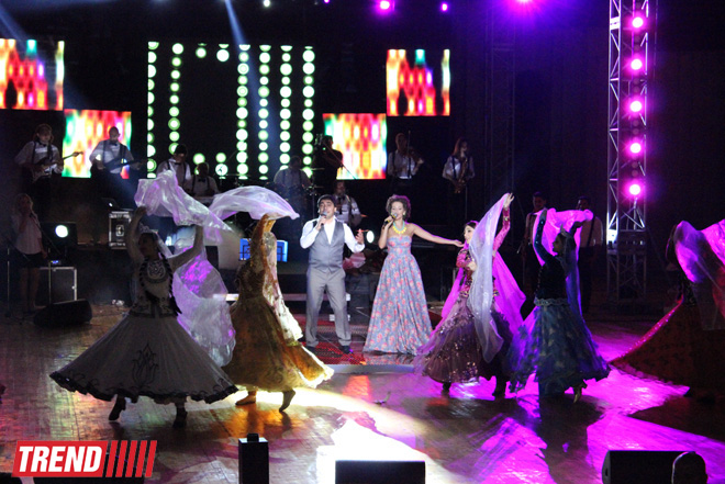 Нури Охлаждающий и Джейн представили в Баку красочное шоу "Скажи, что люблю" (ФОТО)