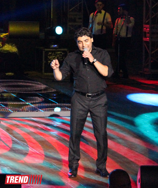 Нури Охлаждающий и Джейн представили в Баку красочное шоу "Скажи, что люблю" (ФОТО)