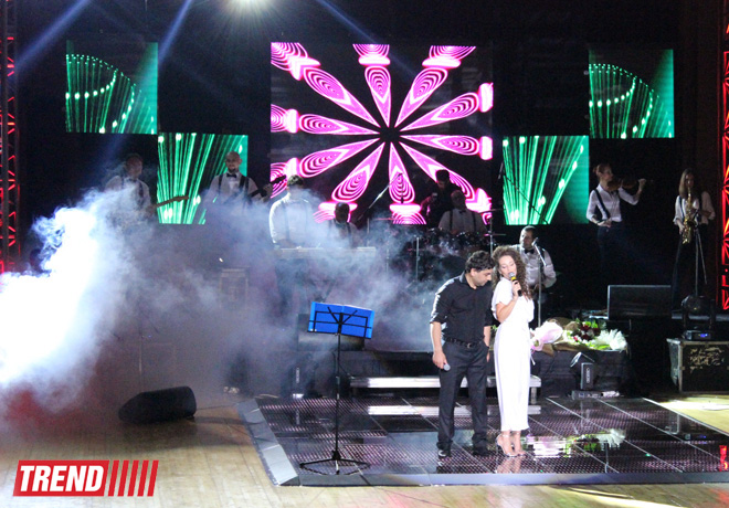 Нури Охлаждающий и Джейн представили в Баку красочное шоу "Скажи, что люблю" (ФОТО)