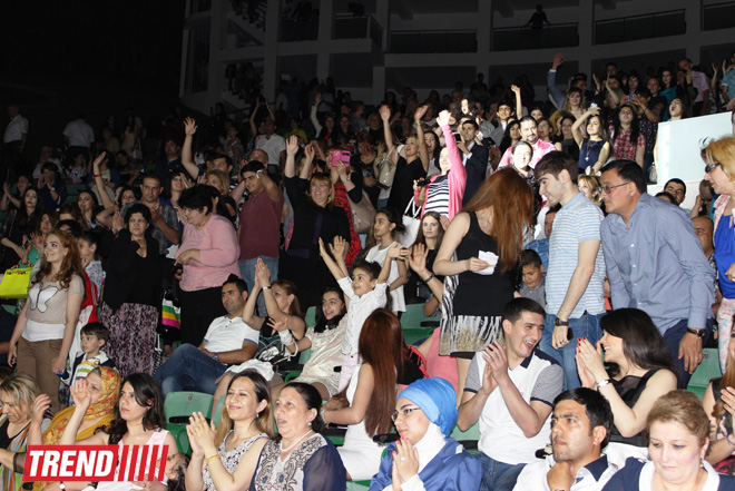 Нури Охлаждающий и Джейн представили в Баку красочное шоу "Скажи, что люблю" (ФОТО)