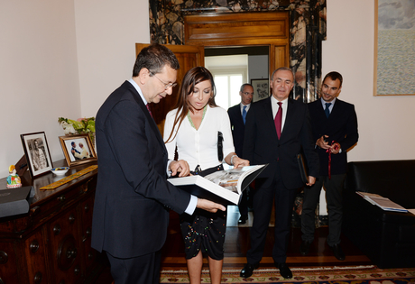 Первая леди Азербайджана встретилась с мэром Рима (ФОТО)