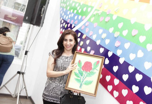 В Баку открылась благотворительная выставка "Радуга" (ФОТО)