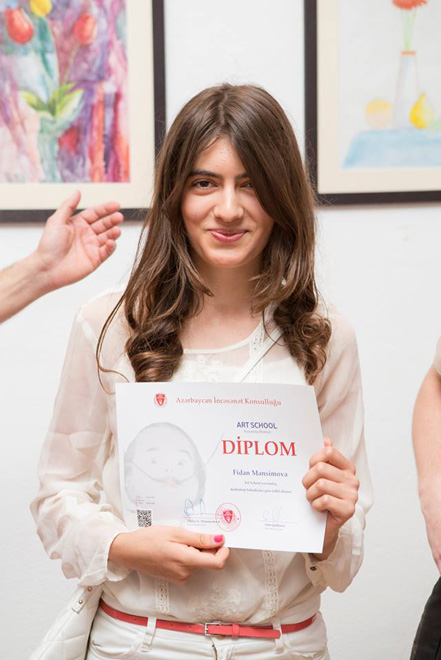 В Баку прошла выставка учеников художественной школы Arts School "Мир красок" (ФОТО)