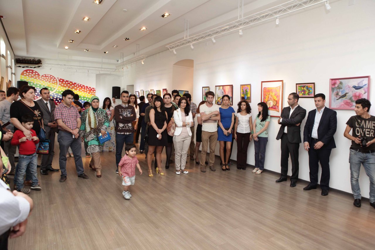 В Баку открылась благотворительная выставка "Радуга" (ФОТО)