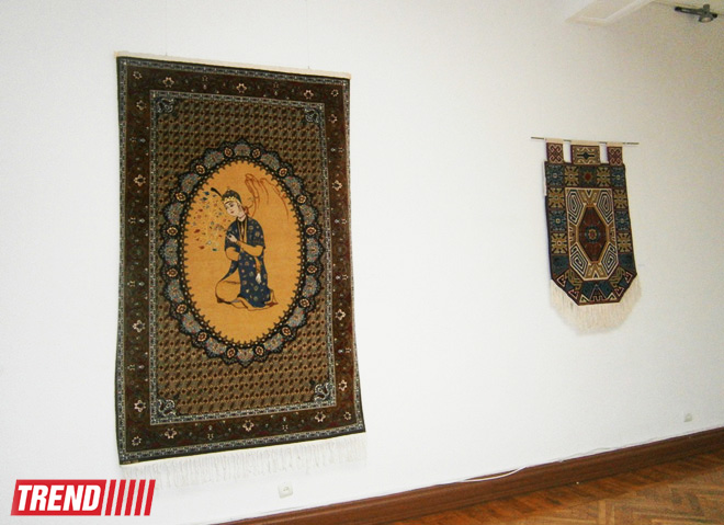 Выставка художника Айдына Раджабова: традиции и современные направления коврового искусства (ФОТО)