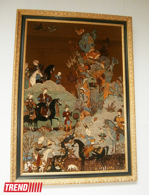 Выставка художника Айдына Раджабова: традиции и современные направления коврового искусства (ФОТО)